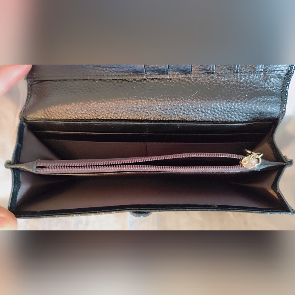 🩷$5 |  Elegant Black Crocodile Embossed Wallet – Pristine Condition - Picture 6 of 8